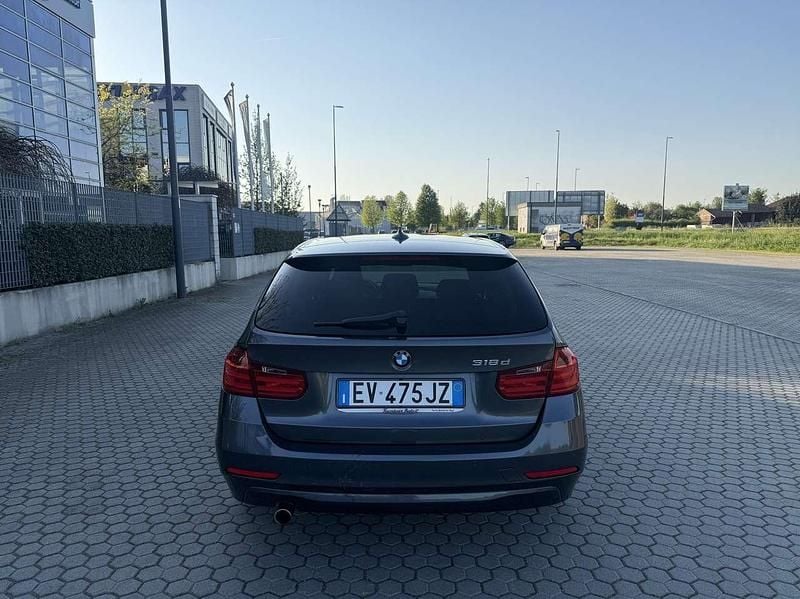 Usata BMW 318 Luxury Line 143 CV (105 kW) 2014 Grigio Station wagon