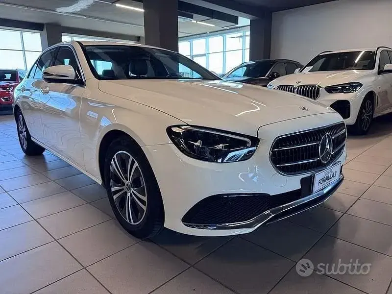 Usado Mercedes E200 Business 160 CV (117 kW) 2022 Blanco Berlina
