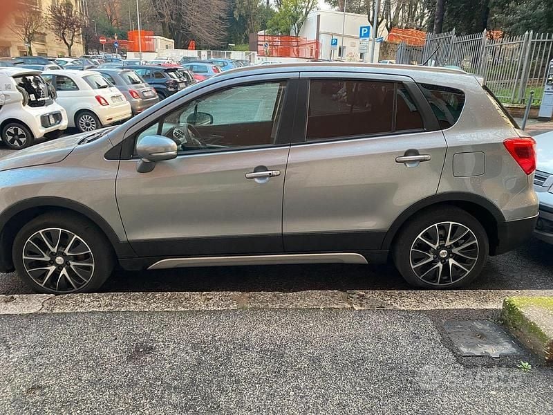 Grigio Usata 2014 Suzuki SX4 S-Cross SUV | 9600 € (Buon prezzo) - Immagine 1/4