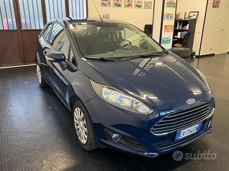 Usata Ford Fiesta 97 CV (71 kW) 2014 Blu Utilitaria