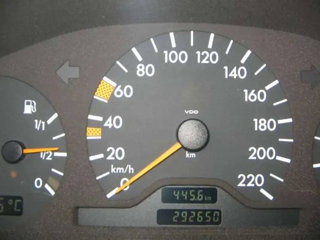 Usata Mercedes C200 Elegance 102 CV (75 kW) 1999 Argento Station wagon