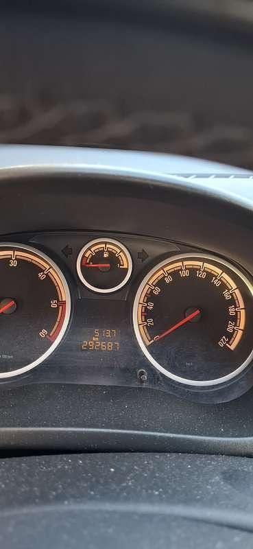 Usata Opel Corsa Edition 95 CV (69 kW) 2013 Berlina