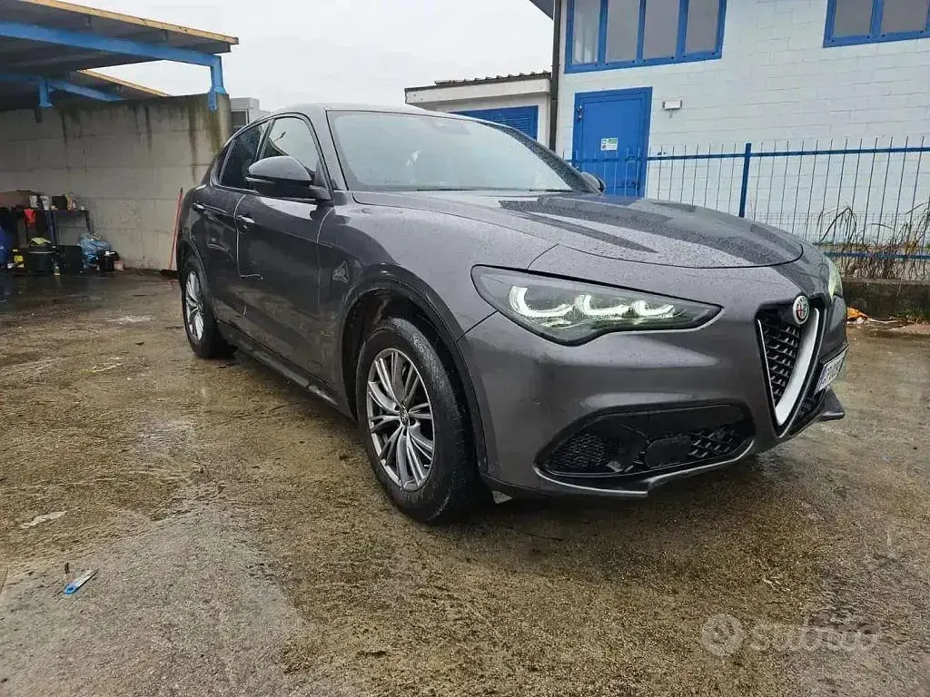 Usado Alfa Romeo Stelvio Super 209 CV (153 kW) 2023 Gris SUV