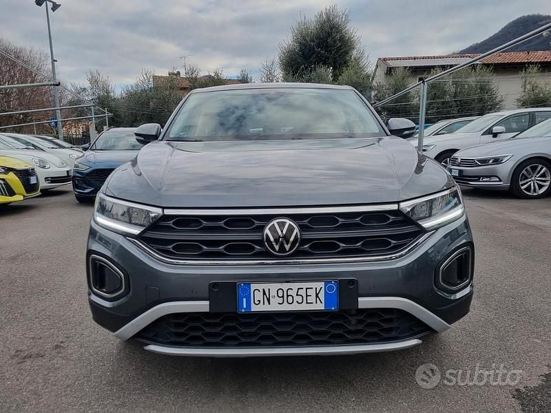 Usata VW T-Roc Life 110 CV (80 kW) 2022 Grigio SUV