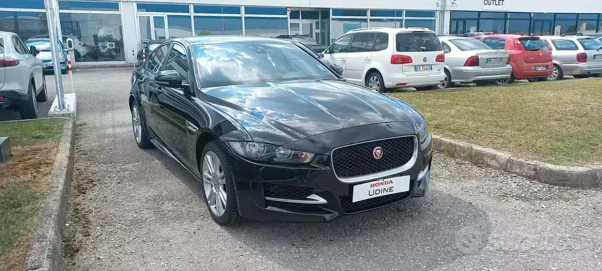 Usata Jaguar XE R-Sport 180 CV (132 kW) 2016 Nero Berlina