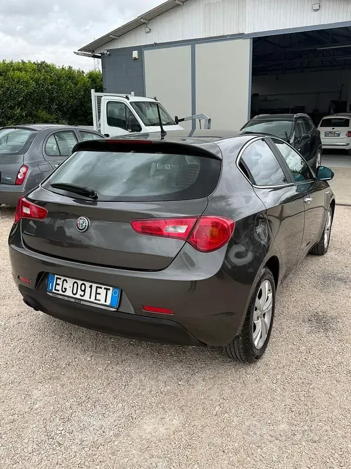 Brugt Alfa Romeo Giulietta Progression 105 HK (77 kW) 2011 Grå Hatchback