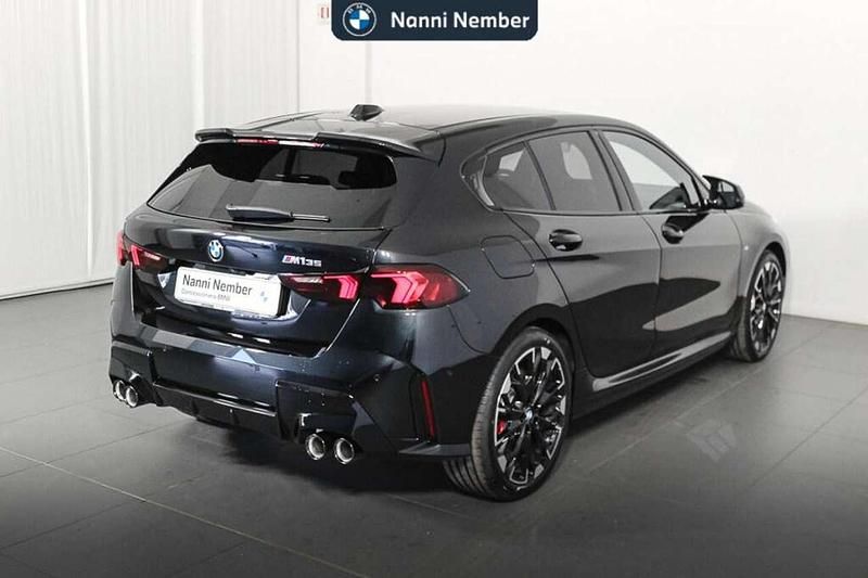 Nuova BMW M5 M Sport 300 CV (220 kW) 2026 Black sapphire metallizzato Berlina