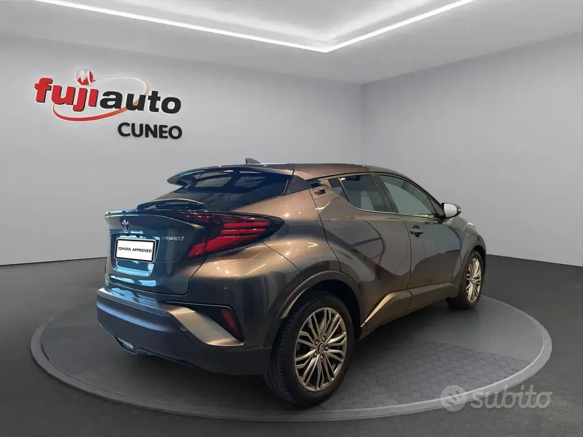 Usata Toyota C-HR Lounge 122 CV (89 kW) 2022 Dark grey met SUV