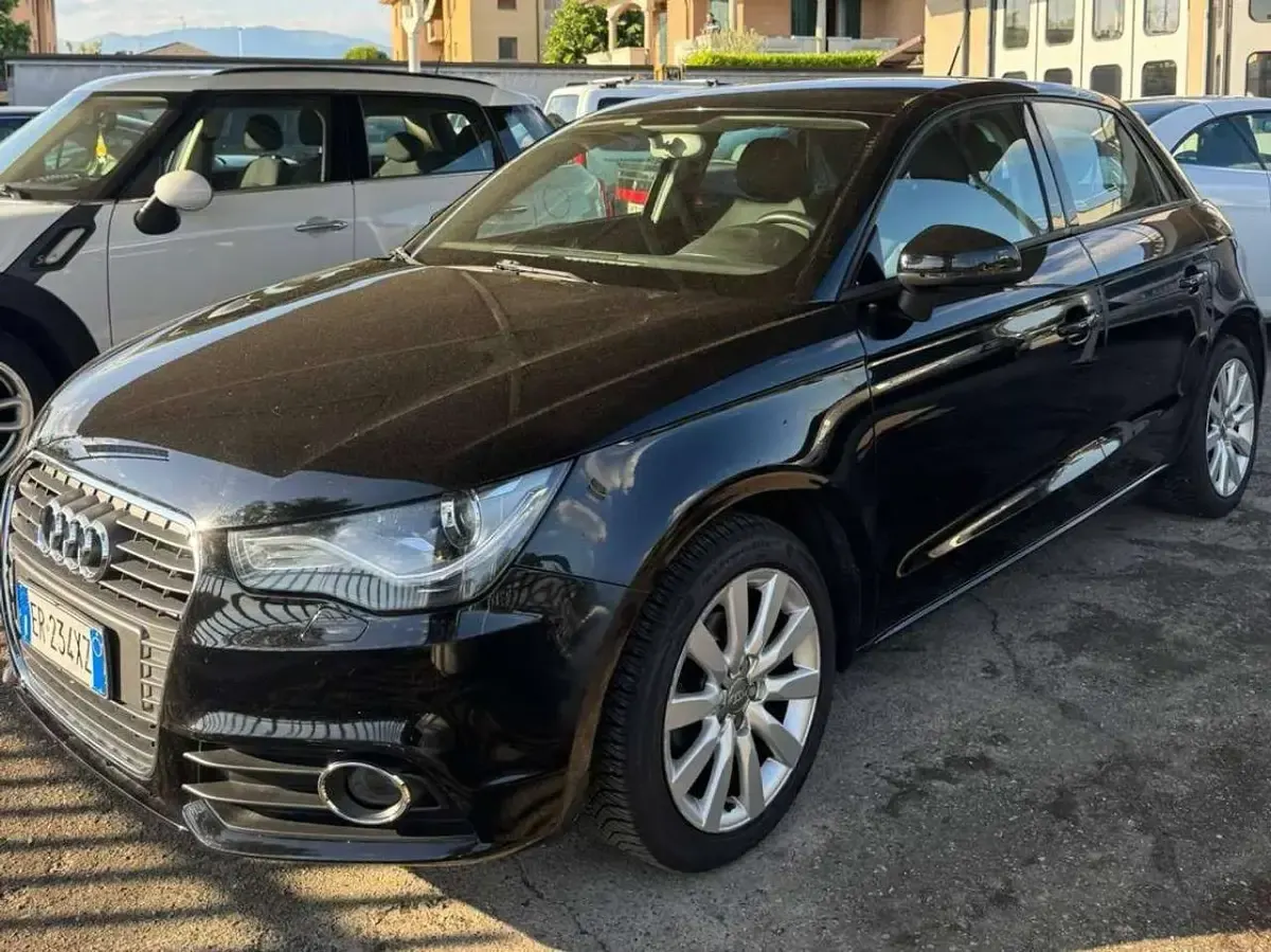 Begagnad Audi A1 Sportback Attraction 90 HK (66 kW) 2013 Svart Halvkombi