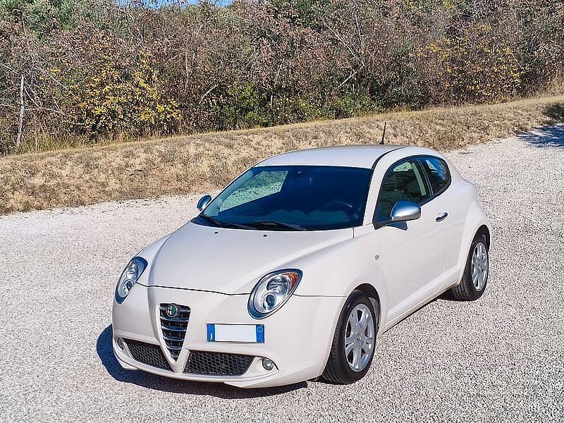 Bianco Usata 2012 Alfa Romeo MiTo Due volumi | 4200 € (Super prezzo) - Immagine 1/4