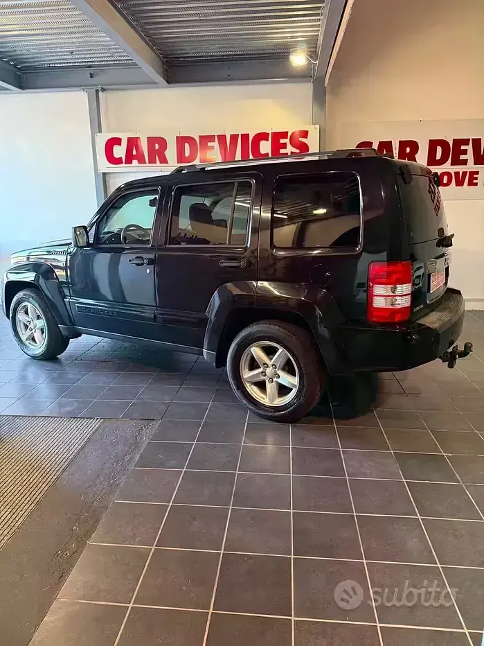 Usata Jeep Cherokee 177 CV (130 kW) 2009 Nero SUV