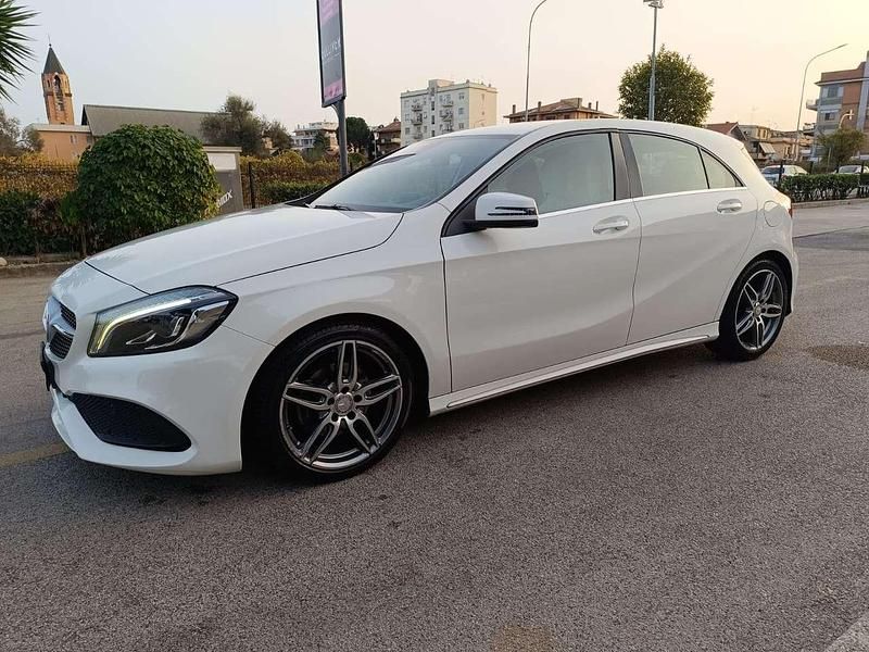 Usata Mercedes A180 Premium 109 CV (80 kW) 2016 Bianco Berlina