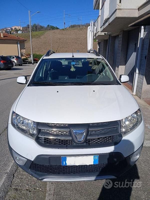 Usata Dacia Sandero Stepway 90 CV (66 kW) 2015 Bianco Berlina
