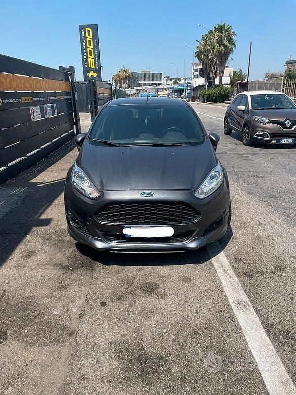 Grigio Usata 2017 Ford Fiesta ST-Line Utilitaria | 5600 € (Super prezzo) - Immagine 1/4
