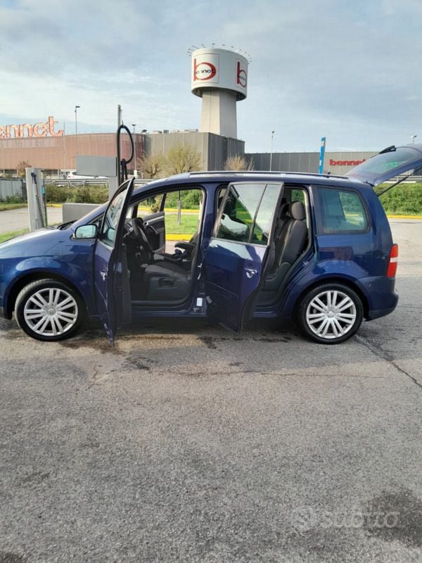 Blu Usata 2007 VW Touran Monovolume | 2850 € (Ottimo prezzo) - Immagine 1/4