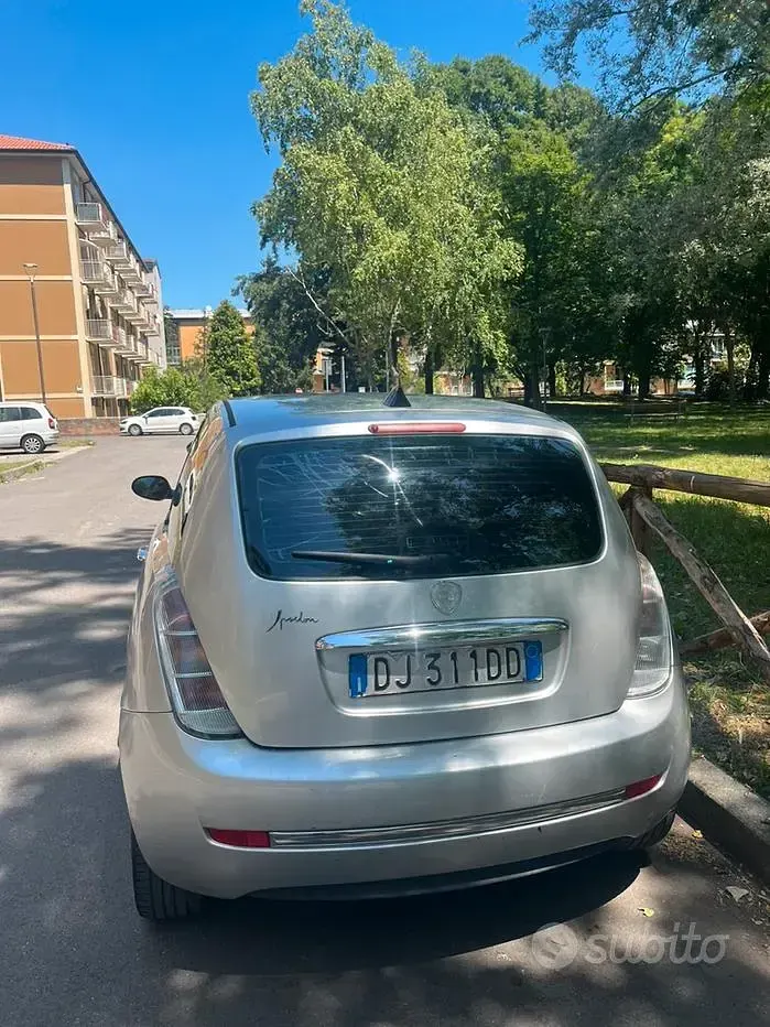 Usata Lancia Ypsilon 75 CV (55 kW) 2007 Grigio Utilitaria
