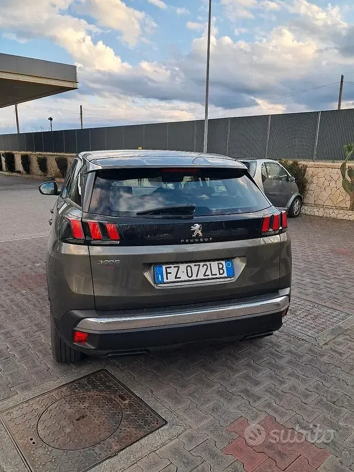 Usata Peugeot 3008 Allure 131 CV (96 kW) 2019 Verde SUV