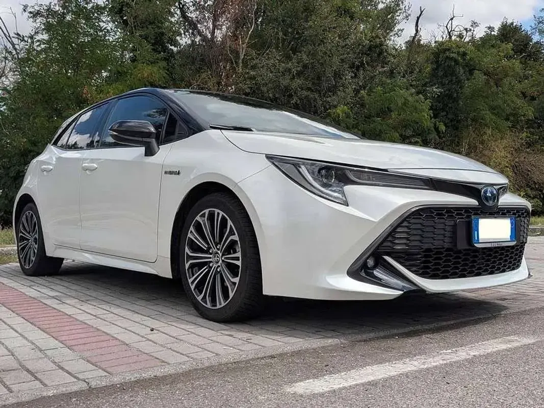 Usata Toyota Corolla Style 98 CV (72 kW) 2019 Bianco Berlina