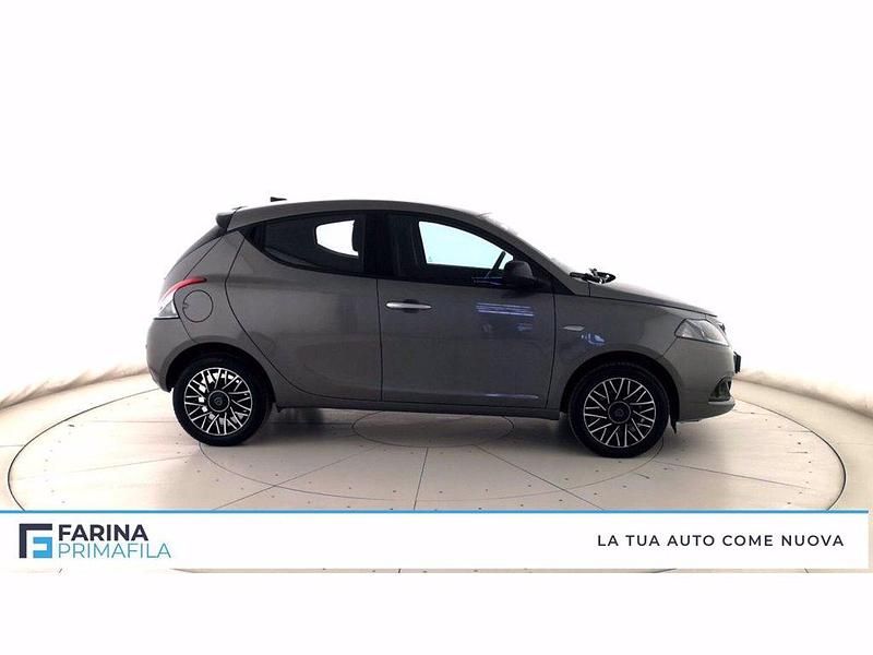 Usata Lancia Ypsilon S 69 CV (50 kW) 2024 Grigio scuro Utilitaria