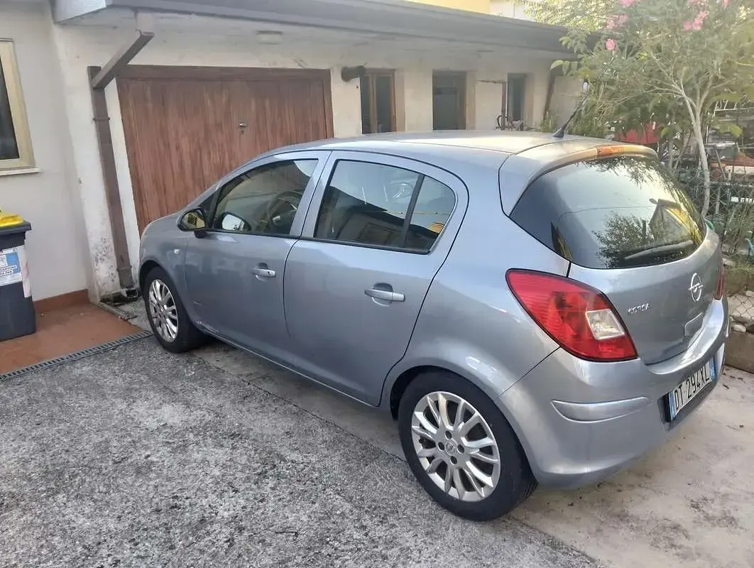 Usata Opel Corsa 80 CV (58 kW) 2009 Argento Utilitaria