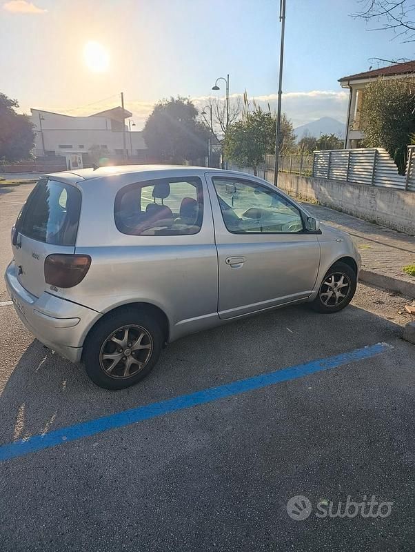 Usata Toyota Yaris 2003 Grigio Utilitaria