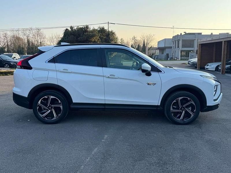 Usata Mitsubishi Eclipse Cross Intense 98 CV (72 kW) 2022 Bianco SUV