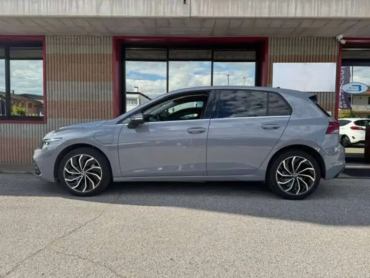 Usata VW Golf VIII Style 150 CV (110 kW) 2021 Grigio Berlina