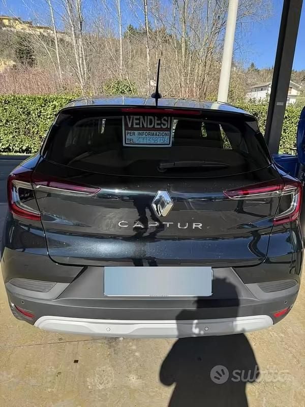 Usata Renault Captur 100 CV (73 kW) 2023 Nero SUV