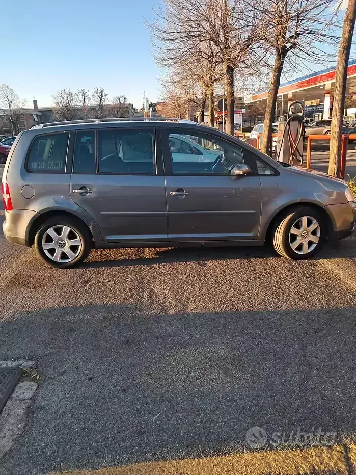 Usata VW Touran 136 CV (100 kW) 2004 Grigio Monovolume