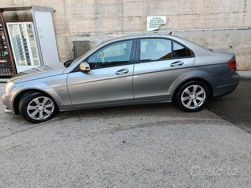 Usata Mercedes C200 136 CV (100 kW) 2012 Grigio Monovolume