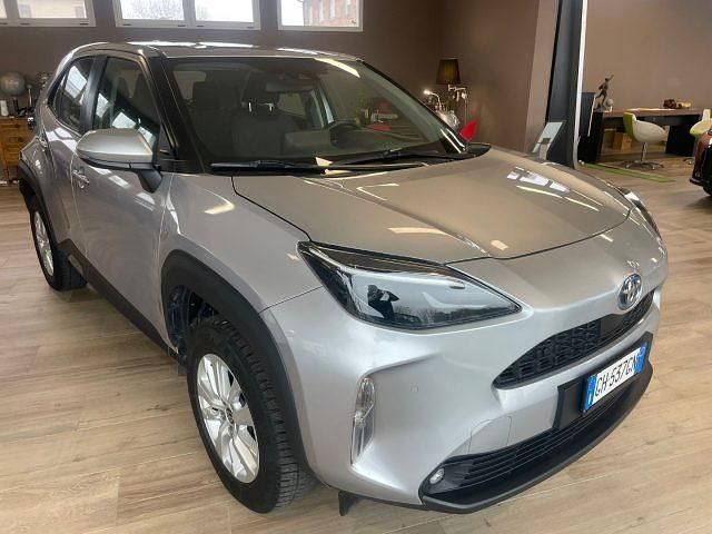 Usata Toyota Yaris Cross Active 92 CV (67 kW) 2021 Argento SUV