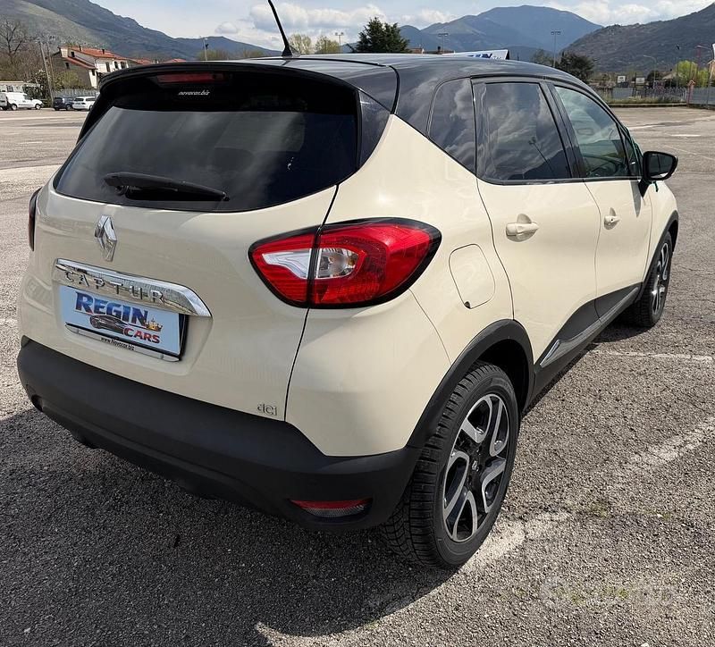 Usata Renault Captur 90 CV (66 kW) 2015 Beige SUV