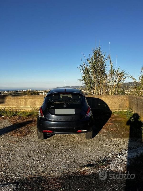 Usata Lancia Ypsilon 69 CV (50 kW) 2017 Blu Utilitaria
