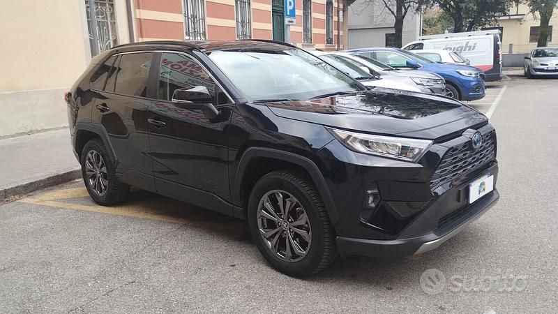 Usata Toyota RAV4 Hybrid 222 CV (163 kW) 2022 Nero SUV