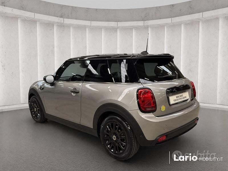 Usata Mini Cooper SE Essential 135 kW (184 CV) 2023 Argento Utilitaria