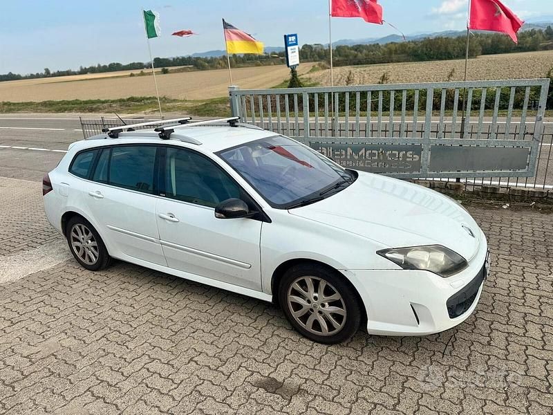 Usata Renault Laguna III 180 CV (132 kW) 2010 Bianco Station wagon
