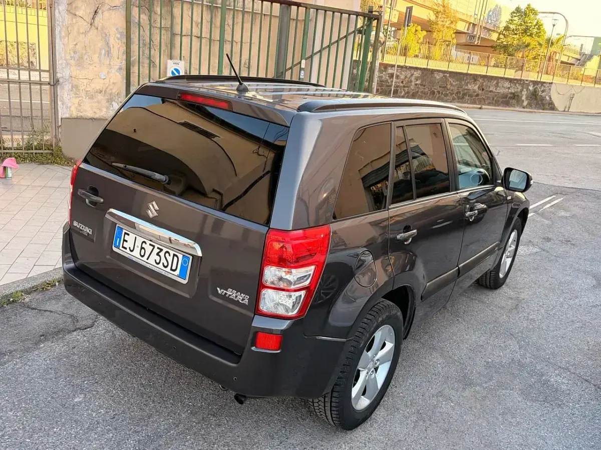 Usata Suzuki Grand Vitara 129 CV (94 kW) 2011 Nero SUV