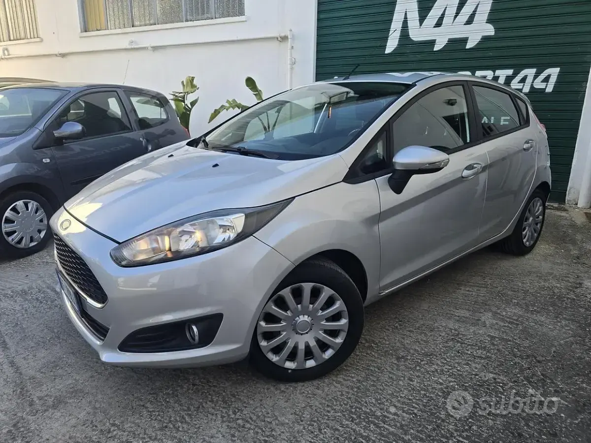 Gebraucht Ford Fiesta 75 PS (55 kW) 2016 Grau Kleinwagen
