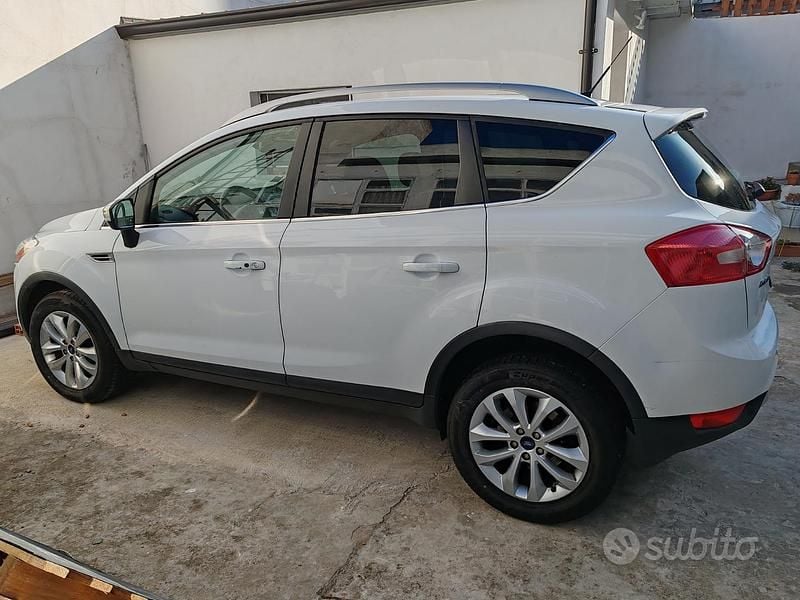 Usata Ford Kuga 163 CV (119 kW) 2011 Bianco SUV