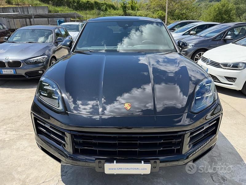 Gebraucht Porsche Cayenne 353 PS (259 kW) 2024 Schwarz SUV