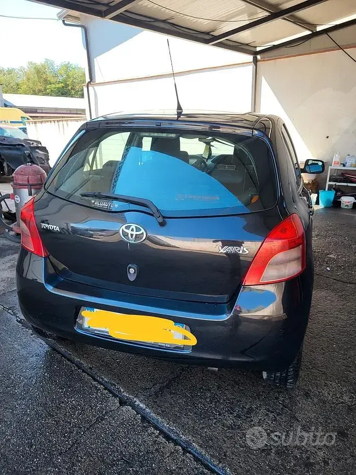 Usata Toyota Yaris 90 CV (66 kW) 2008 Nero Utilitaria