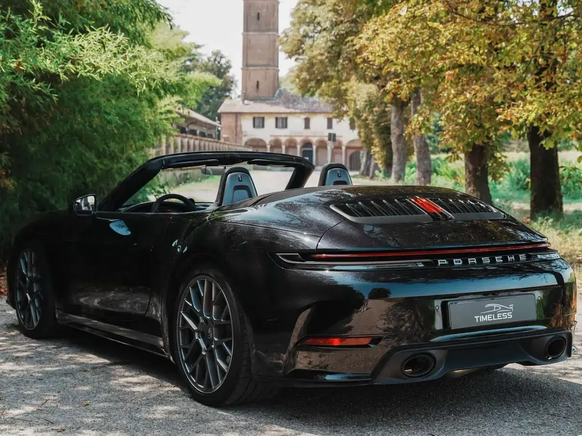 Usata Porsche 911 Carrera Cabriolet 394 CV (289 kW) 2025 Jet black metallic Cabrio