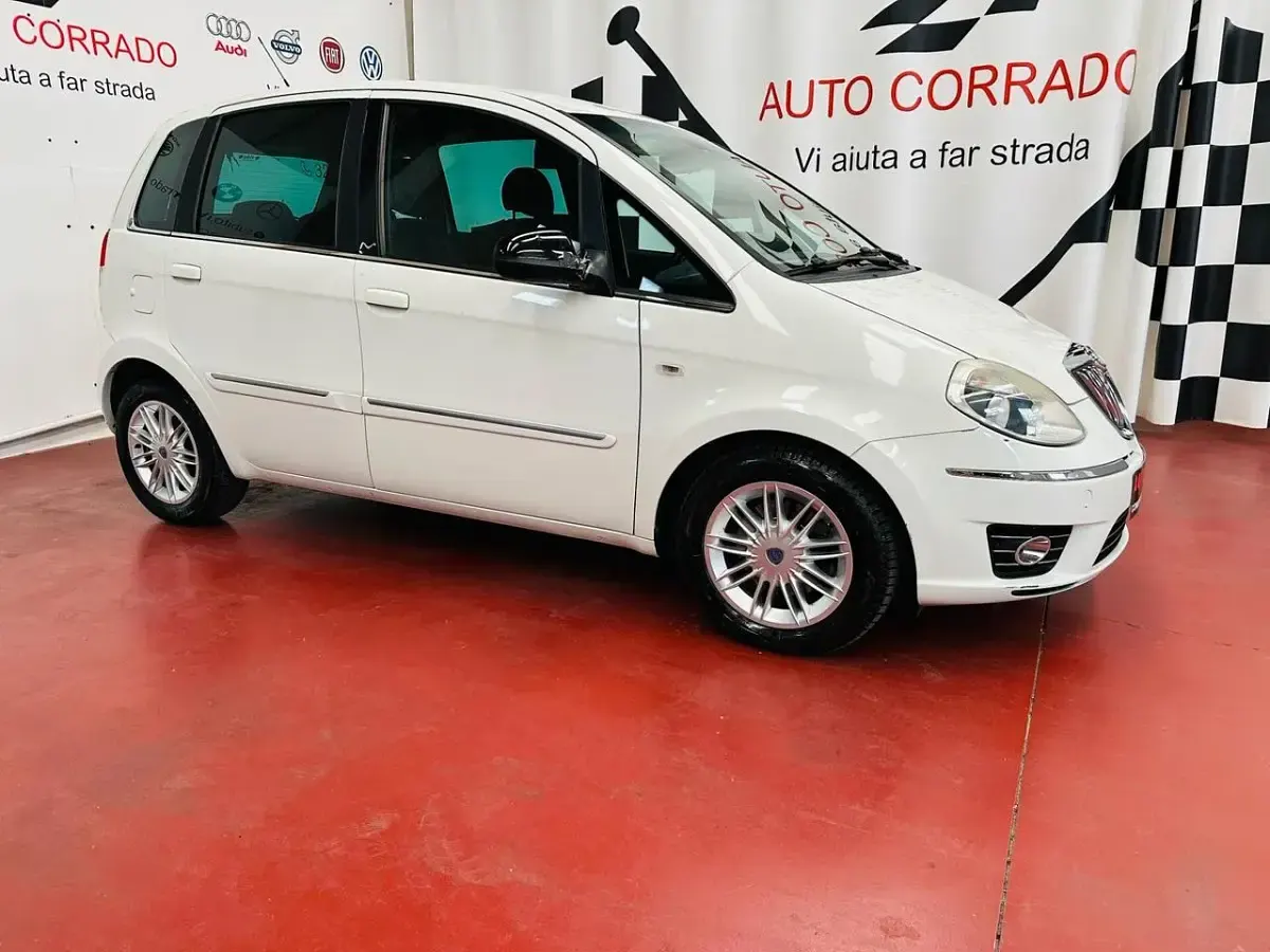 Usata Lancia Musa 95 CV (69 kW) 2012 Bianco Monovolume