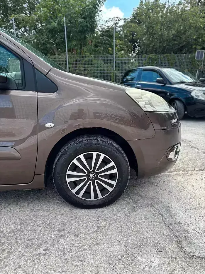 Usata Peugeot TePee Active 92 CV (67 kW) 2013 Marrone Monovolume