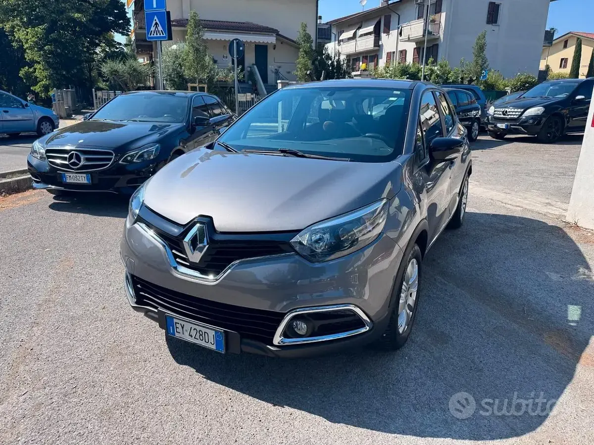 Usata Renault Captur 90 CV (66 kW) 2015 Grigio SUV