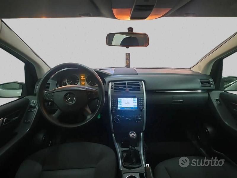 Usata Mercedes B180 108 CV (79 kW) 2008 Bianco Monovolume