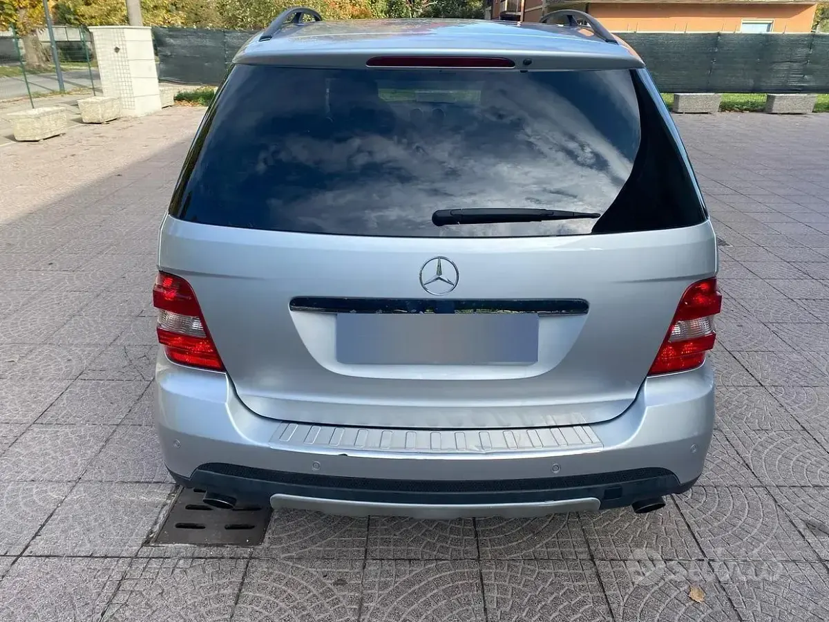 Usata Mercedes ML280 190 CV (139 kW) 2006 Grigio SUV