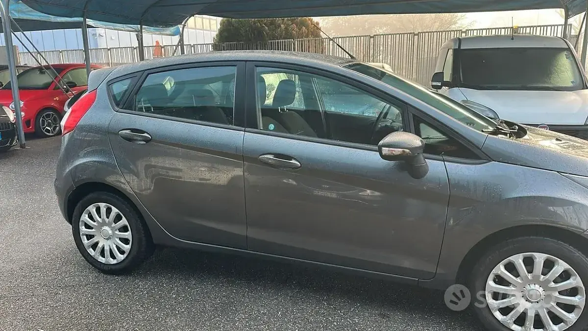 Usata Ford Fiesta Titanium 60 CV (44 kW) 2016 Grigio Utilitaria