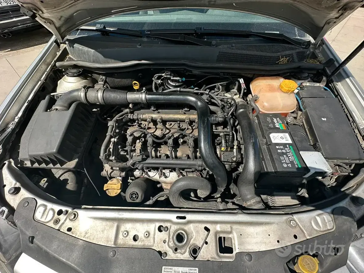 Usata Opel Astra GTC 90 CV (66 kW) 2005 Grigio Berlina