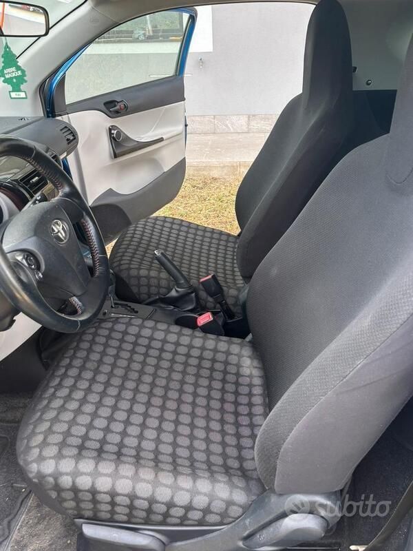 Usata Toyota iQ 2010 Blu Utilitaria